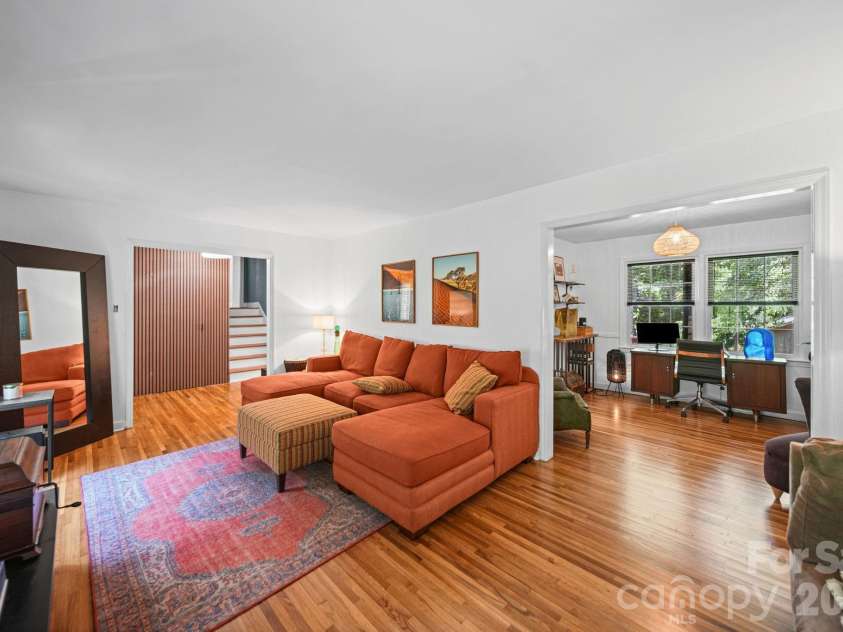2815 Burnt Mill Road, Charlotte, NC 28210.  MLS# CAR4394157, YatesRealty ID 39346. 