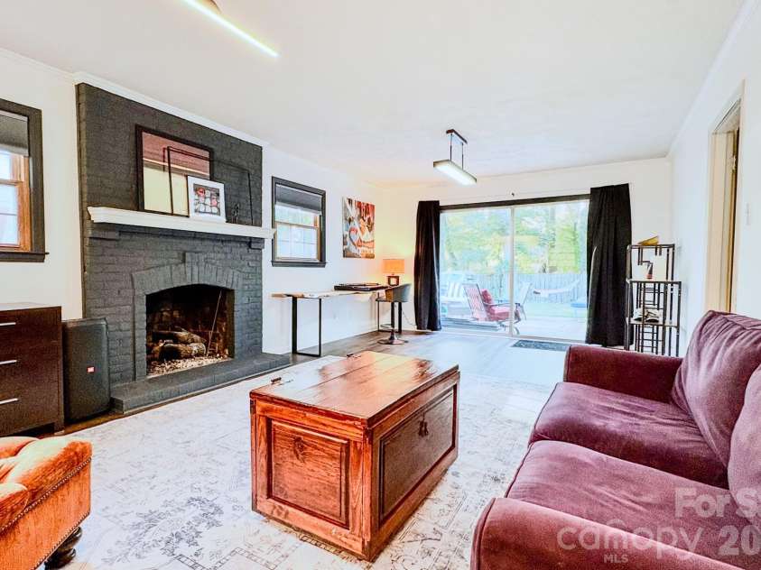 2815 Burnt Mill Road, Charlotte, NC 28210.  MLS# CAR4394157, YatesRealty ID 39346. 