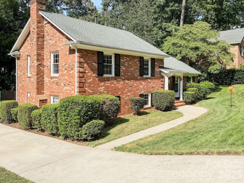 2815 Burnt Mill Road, Charlotte, NC 28210.  MLS# CAR4394157, YatesRealty ID 39346. 