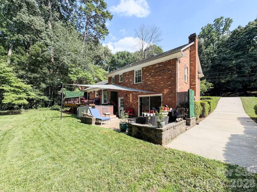 2815 Burnt Mill Road, Charlotte, NC 28210.  MLS# CAR4394157, YatesRealty ID 39346. 