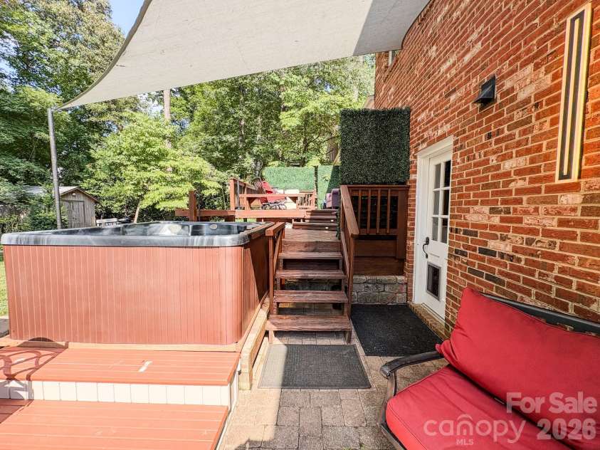 2815 Burnt Mill Road, Charlotte, NC 28210.  MLS# CAR4394157, YatesRealty ID 39346. 