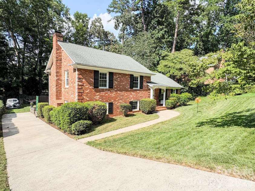 2815 Burnt Mill Road, Charlotte, NC 28210.  MLS# CAR4394157, YatesRealty ID 39346. 