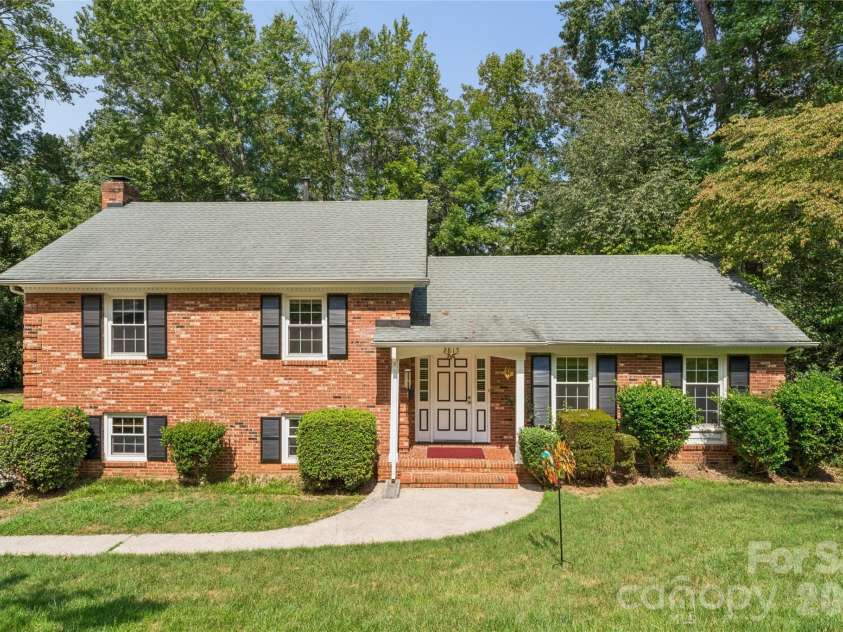 2815 Burnt Mill Road, Charlotte, NC 28210.  MLS# CAR4394157, YatesRealty ID 39346. 