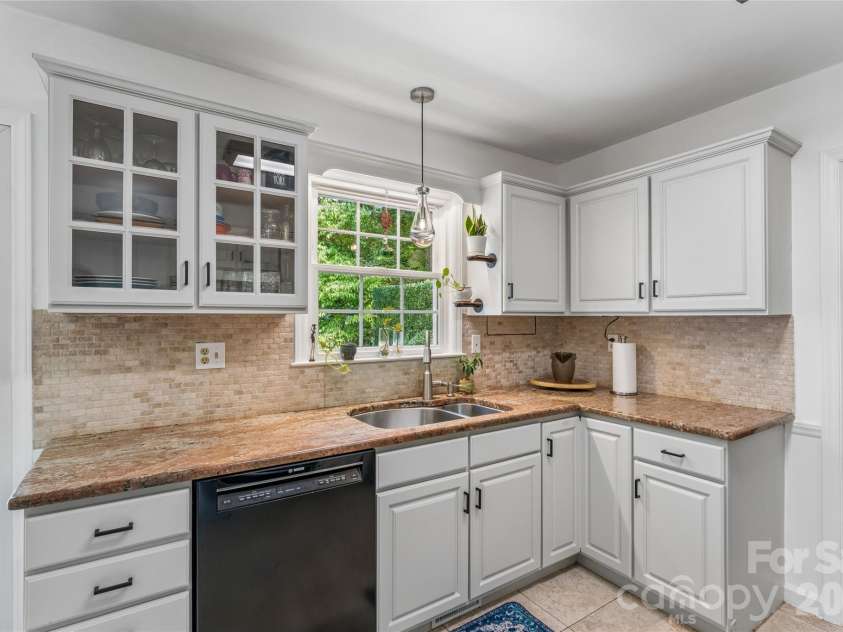 2815 Burnt Mill Road, Charlotte, NC 28210.  MLS# CAR4394157, YatesRealty ID 39346. 