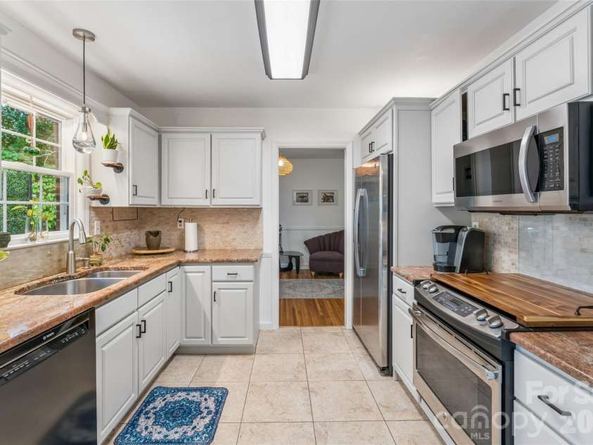 2815 Burnt Mill Road, Charlotte, NC 28210.  MLS# CAR4394157, YatesRealty ID 39346. 