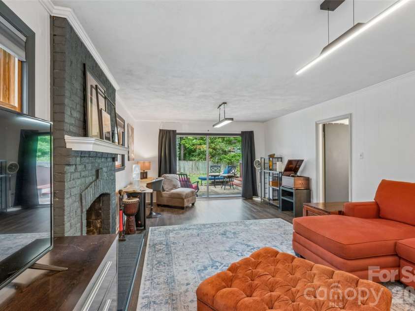 2815 Burnt Mill Road, Charlotte, NC 28210.  MLS# CAR4394157, YatesRealty ID 39346. 