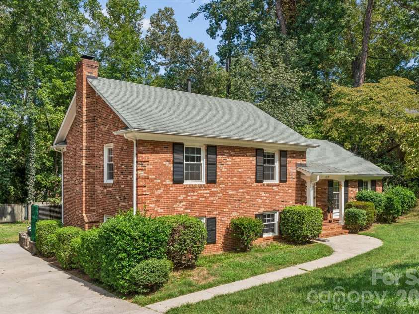 2815 Burnt Mill Road, Charlotte, NC 28210.  MLS# CAR4394157, YatesRealty ID 39346. 