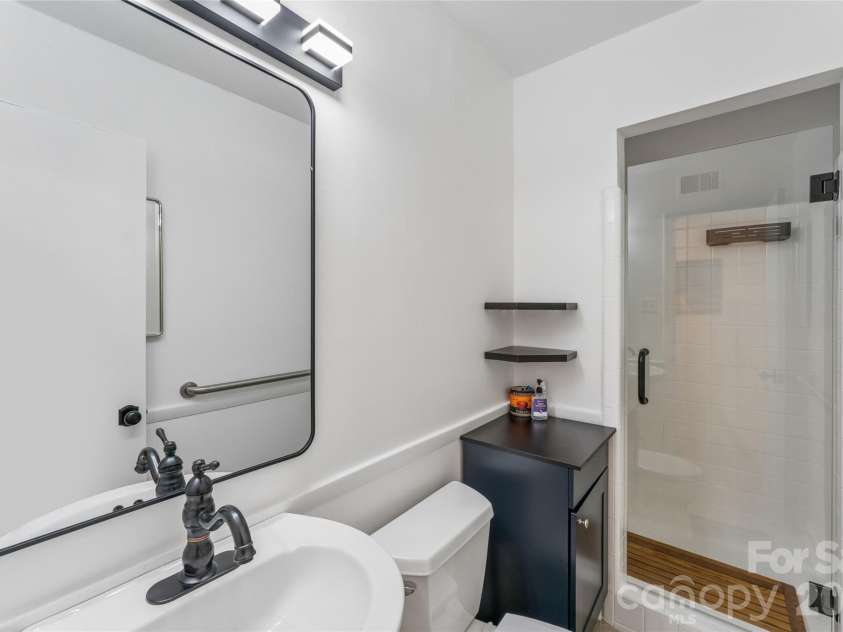 2815 Burnt Mill Road, Charlotte, NC 28210.  MLS# CAR4394157, YatesRealty ID 39346. Basement Bath
