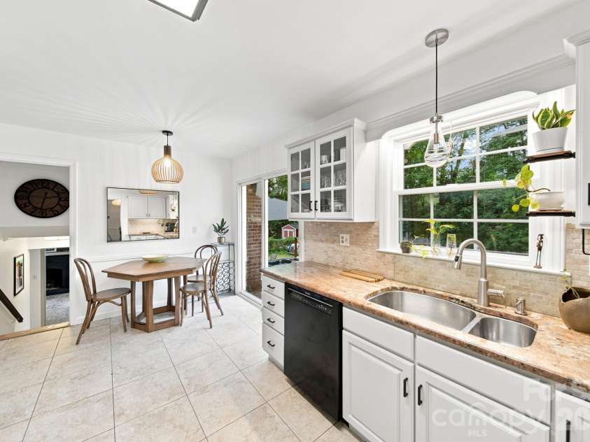 2815 Burnt Mill Road, Charlotte, NC 28210.  MLS# CAR4394157, YatesRealty ID 39346. Kitchen