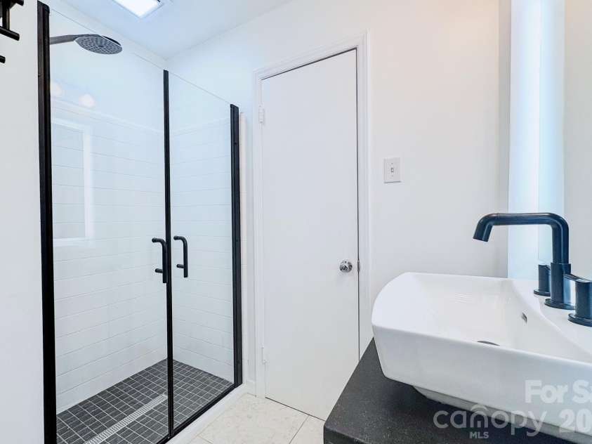 2815 Burnt Mill Road, Charlotte, NC 28210.  MLS# CAR4394157, YatesRealty ID 39346. Primary Bath