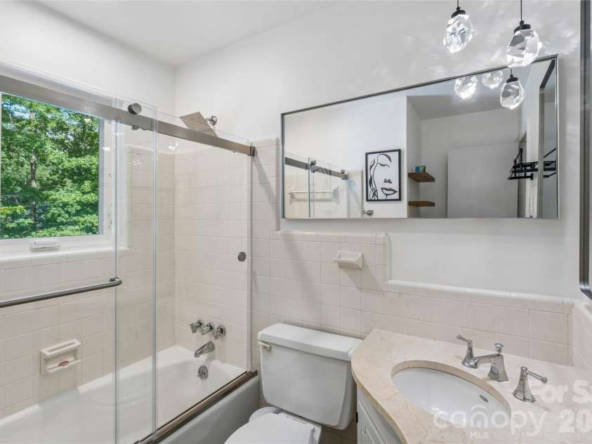 2815 Burnt Mill Road, Charlotte, NC 28210.  MLS# CAR4394157, YatesRealty ID 39346. Upstairs Bath