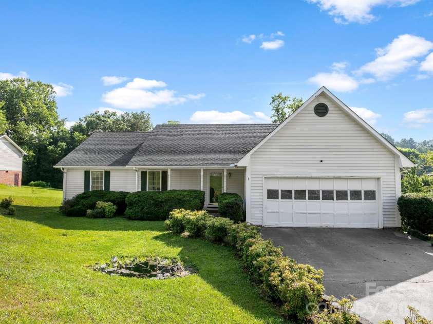 1 Strathmore Drive, Arden, NC 28704.  MLS# CAR4397102, YatesRealty ID 39347. 