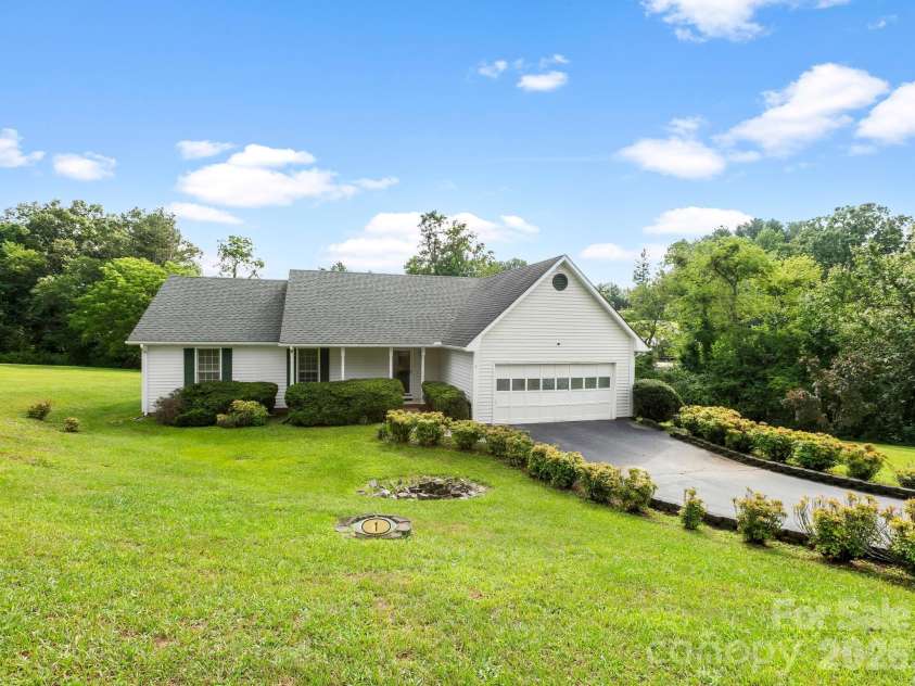 1 Strathmore Drive, Arden, NC 28704.  MLS# CAR4397102, YatesRealty ID 39347. 