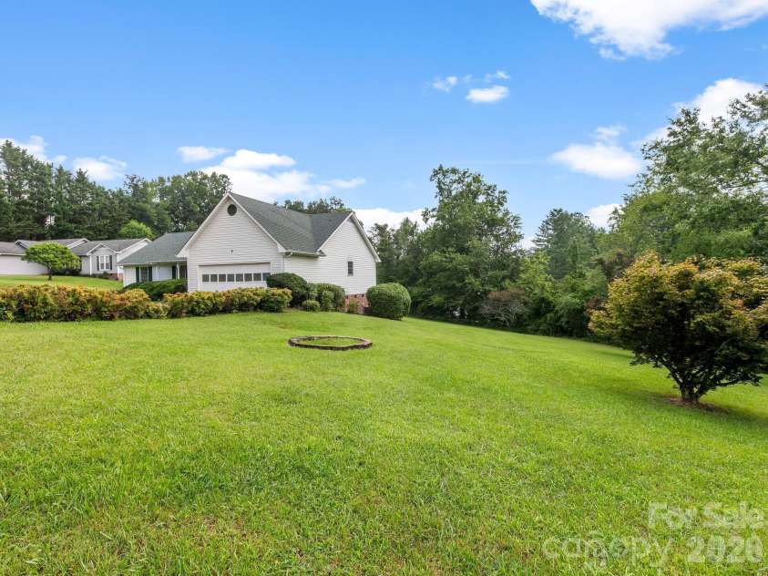1 Strathmore Drive, Arden, NC 28704.  MLS# CAR4397102, YatesRealty ID 39347. 
