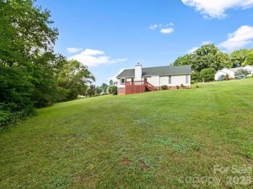 1 Strathmore Drive, Arden, NC 28704.  MLS# CAR4397102, YatesRealty ID 39347. 