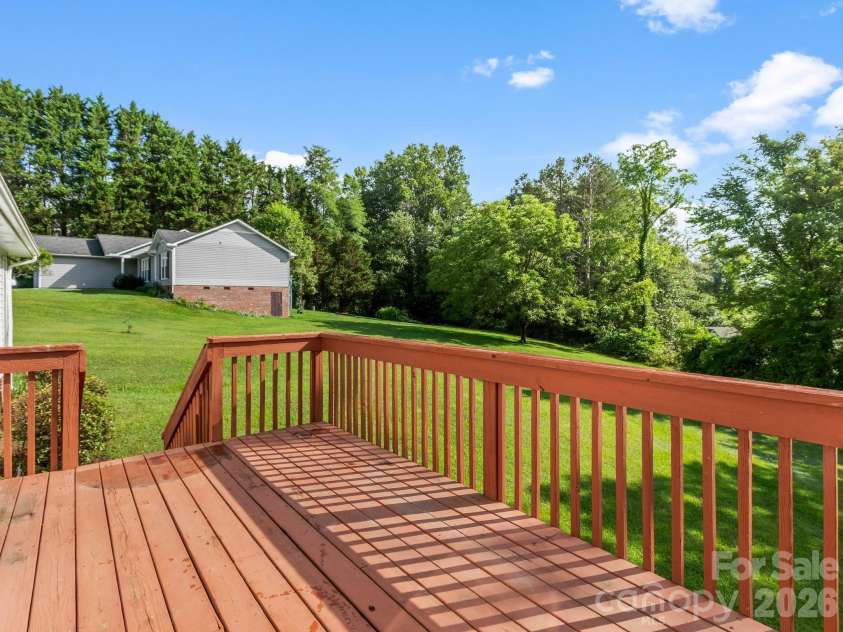 1 Strathmore Drive, Arden, NC 28704.  MLS# CAR4397102, YatesRealty ID 39347. 