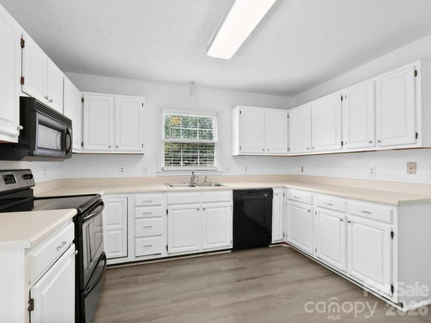 1 Strathmore Drive, Arden, NC 28704.  MLS# CAR4397102, YatesRealty ID 39347. 