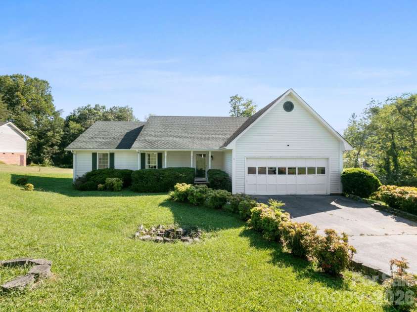 1 Strathmore Drive, Arden, NC 28704.  MLS# CAR4397102, YatesRealty ID 39347. 