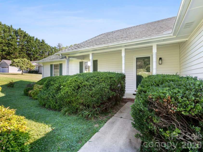 1 Strathmore Drive, Arden, NC 28704.  MLS# CAR4397102, YatesRealty ID 39347. 
