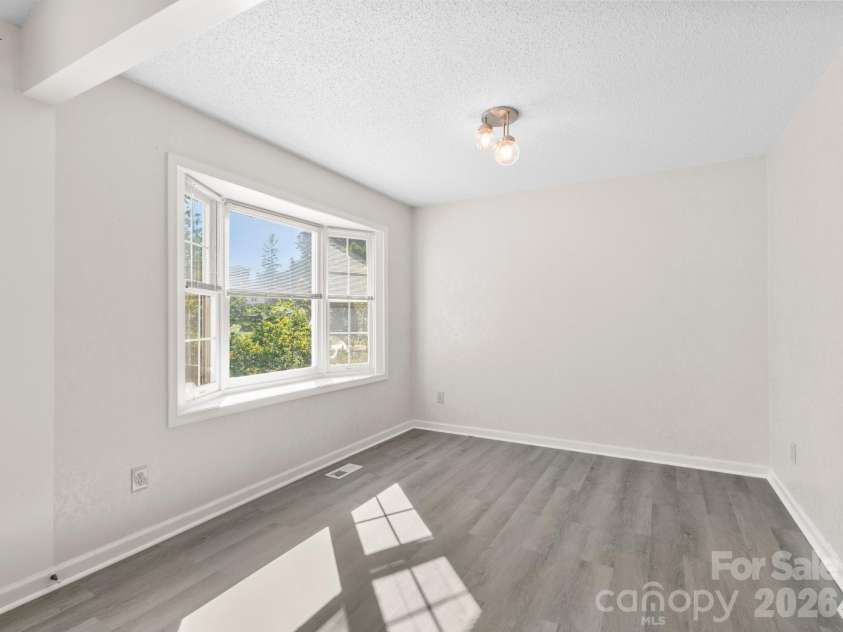 1 Strathmore Drive, Arden, NC 28704.  MLS# CAR4397102, YatesRealty ID 39347. 