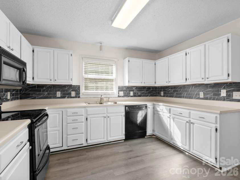 1 Strathmore Drive, Arden, NC 28704.  MLS# CAR4397102, YatesRealty ID 39347. 