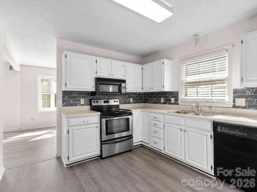 1 Strathmore Drive, Arden, NC 28704.  MLS# CAR4397102, YatesRealty ID 39347. 