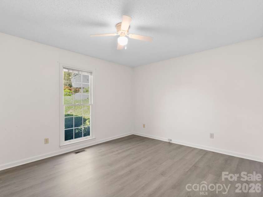 1 Strathmore Drive, Arden, NC 28704.  MLS# CAR4397102, YatesRealty ID 39347. 