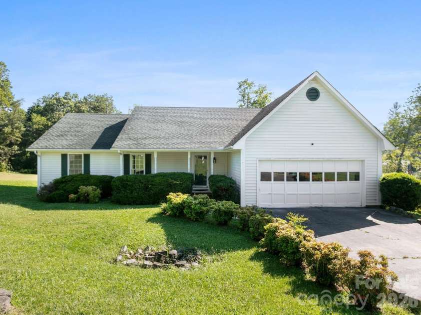 1 Strathmore Drive, Arden, NC 28704.  MLS# CAR4397102, YatesRealty ID 39347. 