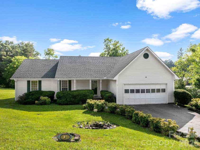 1 Strathmore Drive, Arden, NC 28704.  MLS# CAR4397102, YatesRealty ID 39347. 
