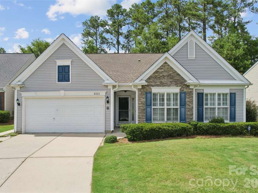 8426 Heron Glen Drive, Charlotte, NC 28269.  MLS# CAR4405282, YatesRealty ID 39349. 