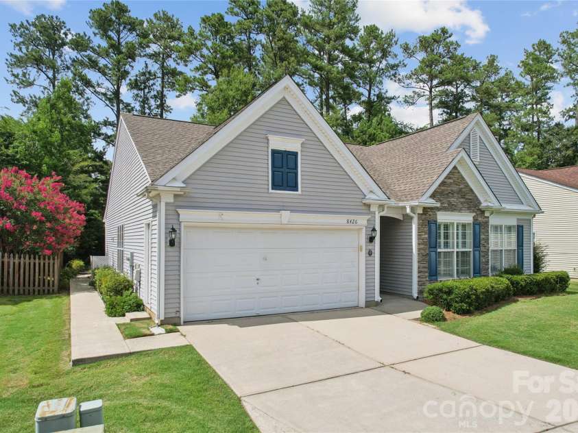8426 Heron Glen Drive, Charlotte, NC 28269.  MLS# CAR4405282, YatesRealty ID 39349. 