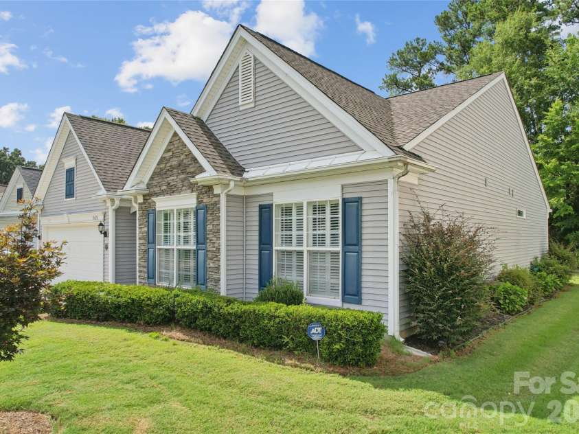 8426 Heron Glen Drive, Charlotte, NC 28269.  MLS# CAR4405282, YatesRealty ID 39349. 