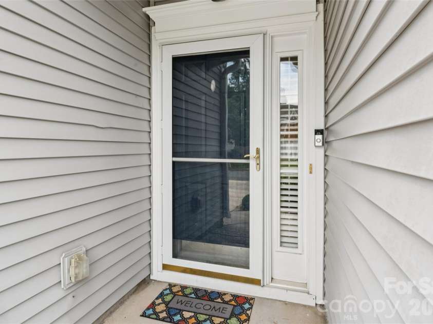 8426 Heron Glen Drive, Charlotte, NC 28269.  MLS# CAR4405282, YatesRealty ID 39349. 