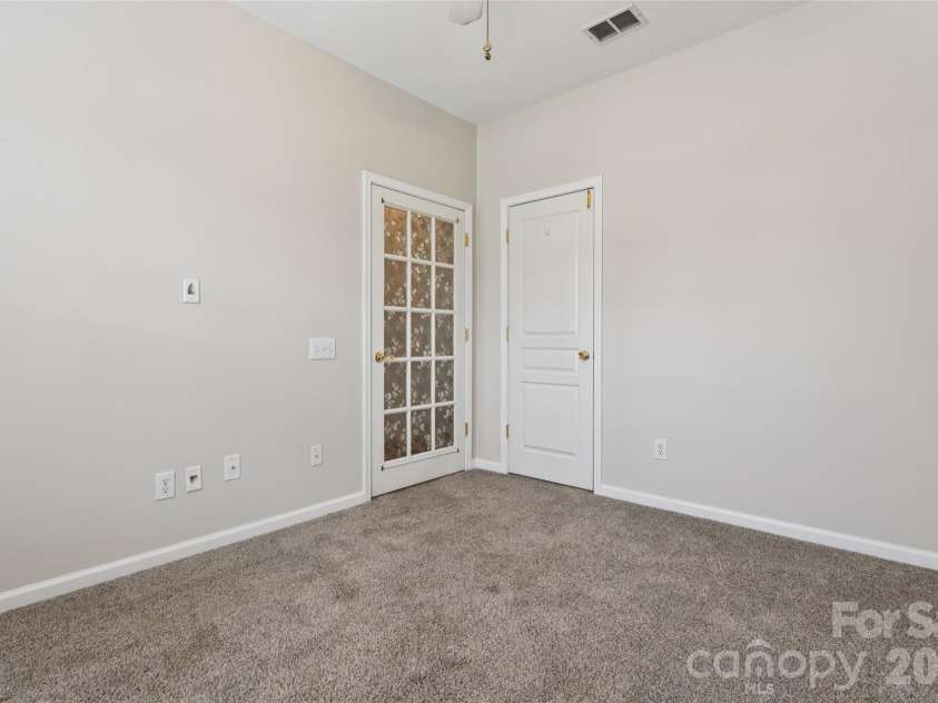 8426 Heron Glen Drive, Charlotte, NC 28269.  MLS# CAR4405282, YatesRealty ID 39349. 