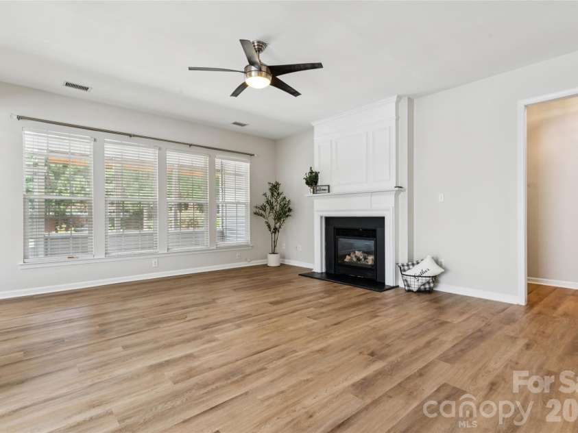 8426 Heron Glen Drive, Charlotte, NC 28269.  MLS# CAR4405282, YatesRealty ID 39349. 