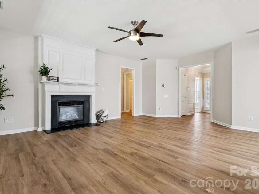 8426 Heron Glen Drive, Charlotte, NC 28269.  MLS# CAR4405282, YatesRealty ID 39349. 