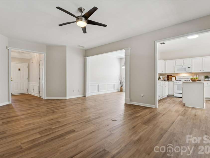 8426 Heron Glen Drive, Charlotte, NC 28269.  MLS# CAR4405282, YatesRealty ID 39349. 