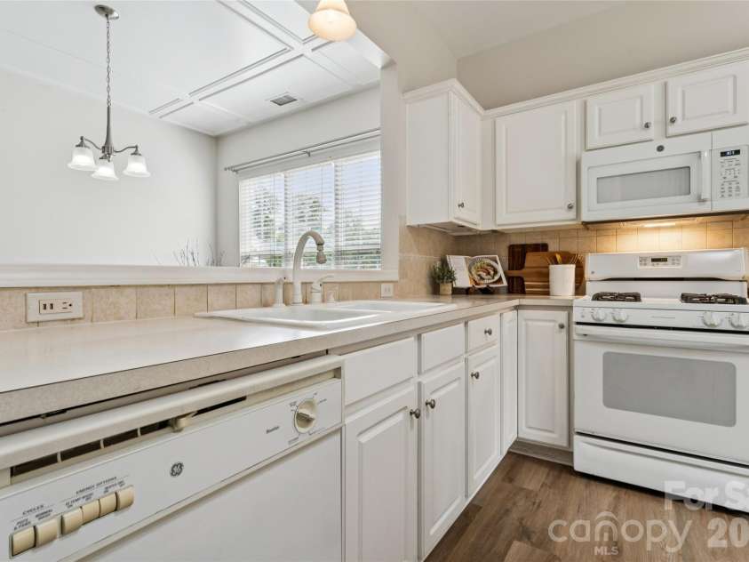 8426 Heron Glen Drive, Charlotte, NC 28269.  MLS# CAR4405282, YatesRealty ID 39349. 