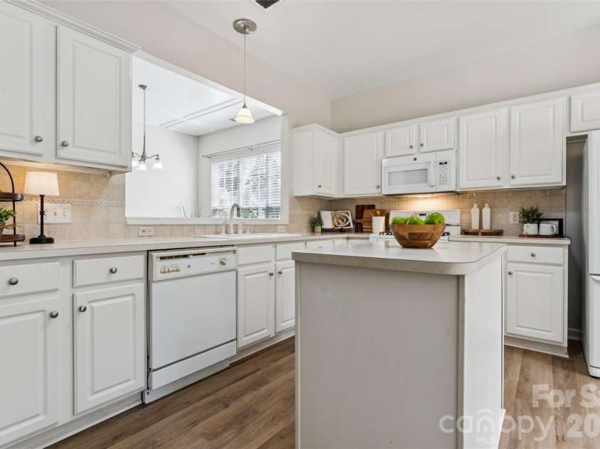 8426 Heron Glen Drive, Charlotte, NC 28269.  MLS# CAR4405282, YatesRealty ID 39349. 