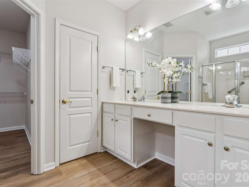 8426 Heron Glen Drive, Charlotte, NC 28269.  MLS# CAR4405282, YatesRealty ID 39349. 