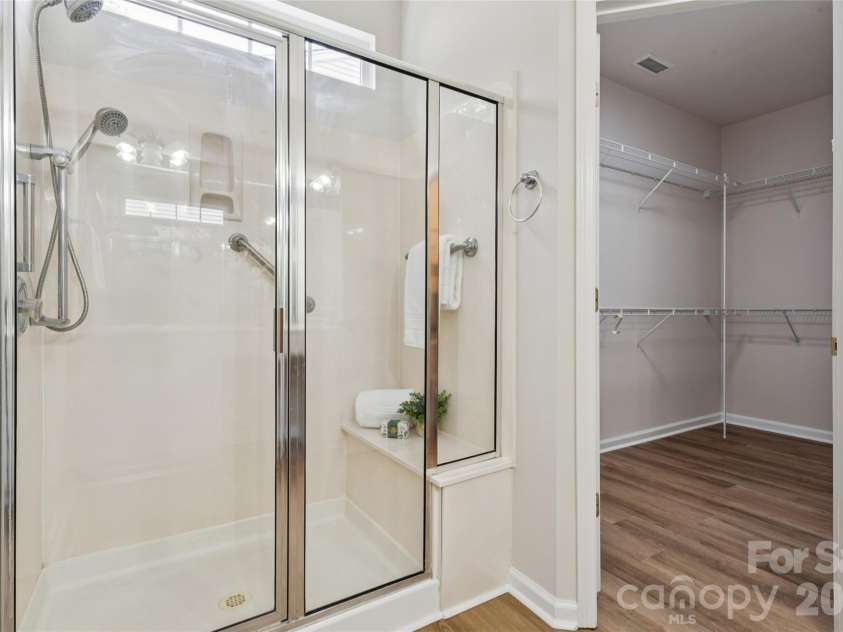 8426 Heron Glen Drive, Charlotte, NC 28269.  MLS# CAR4405282, YatesRealty ID 39349. 