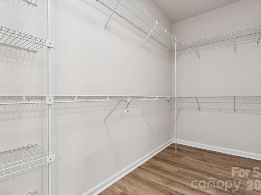 8426 Heron Glen Drive, Charlotte, NC 28269.  MLS# CAR4405282, YatesRealty ID 39349. 