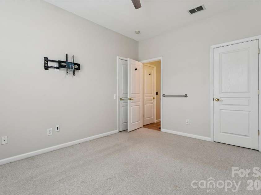 8426 Heron Glen Drive, Charlotte, NC 28269.  MLS# CAR4405282, YatesRealty ID 39349. 