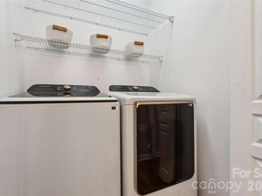 8426 Heron Glen Drive, Charlotte, NC 28269.  MLS# CAR4405282, YatesRealty ID 39349. 