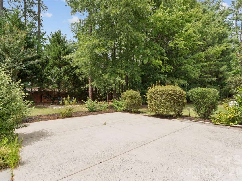 8426 Heron Glen Drive, Charlotte, NC 28269.  MLS# CAR4405282, YatesRealty ID 39349. 