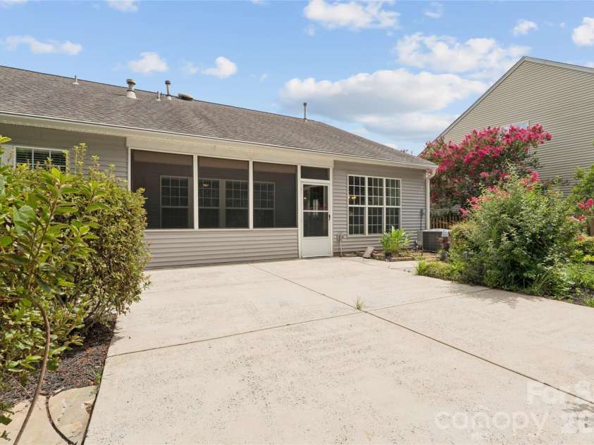 8426 Heron Glen Drive, Charlotte, NC 28269.  MLS# CAR4405282, YatesRealty ID 39349. 