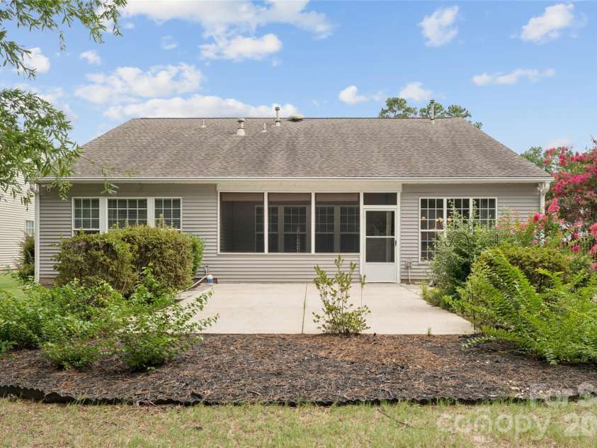 8426 Heron Glen Drive, Charlotte, NC 28269.  MLS# CAR4405282, YatesRealty ID 39349. 