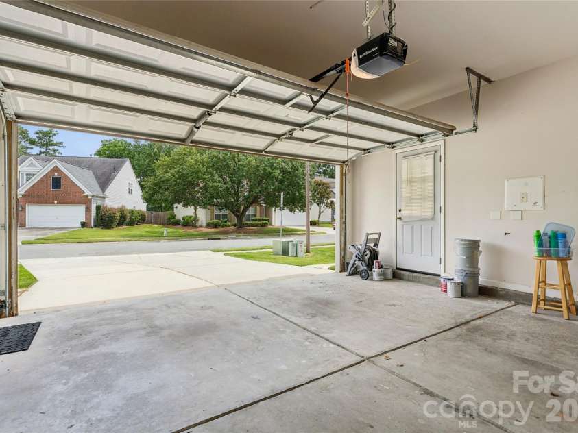 8426 Heron Glen Drive, Charlotte, NC 28269.  MLS# CAR4405282, YatesRealty ID 39349. 