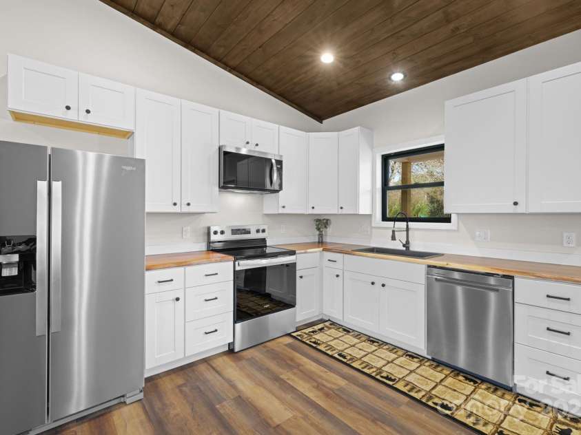 90 Park Street Street, Bryson City, NC 28713.  MLS# CAR4314470, YatesRealty ID 3935. 