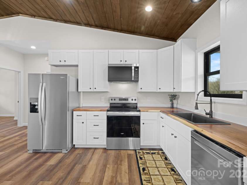 90 Park Street Street, Bryson City, NC 28713.  MLS# CAR4314470, YatesRealty ID 3935. 